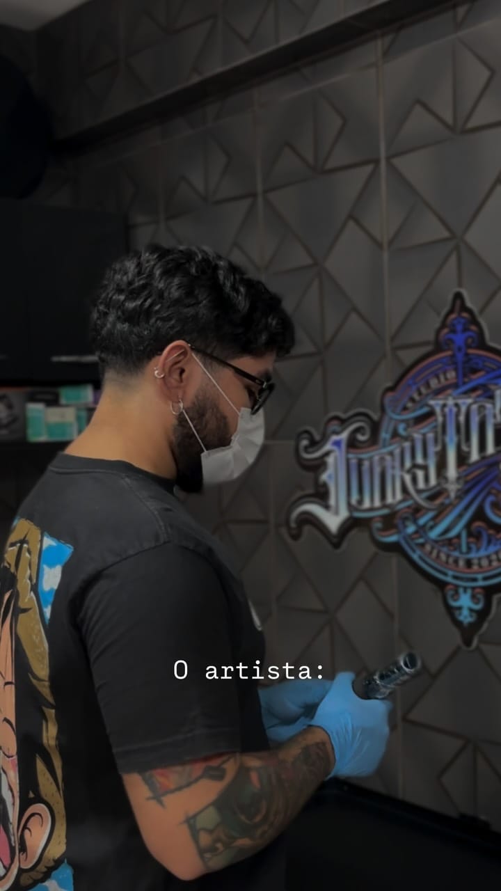 Post 4 by Juary Tattoo on Instagram (video)