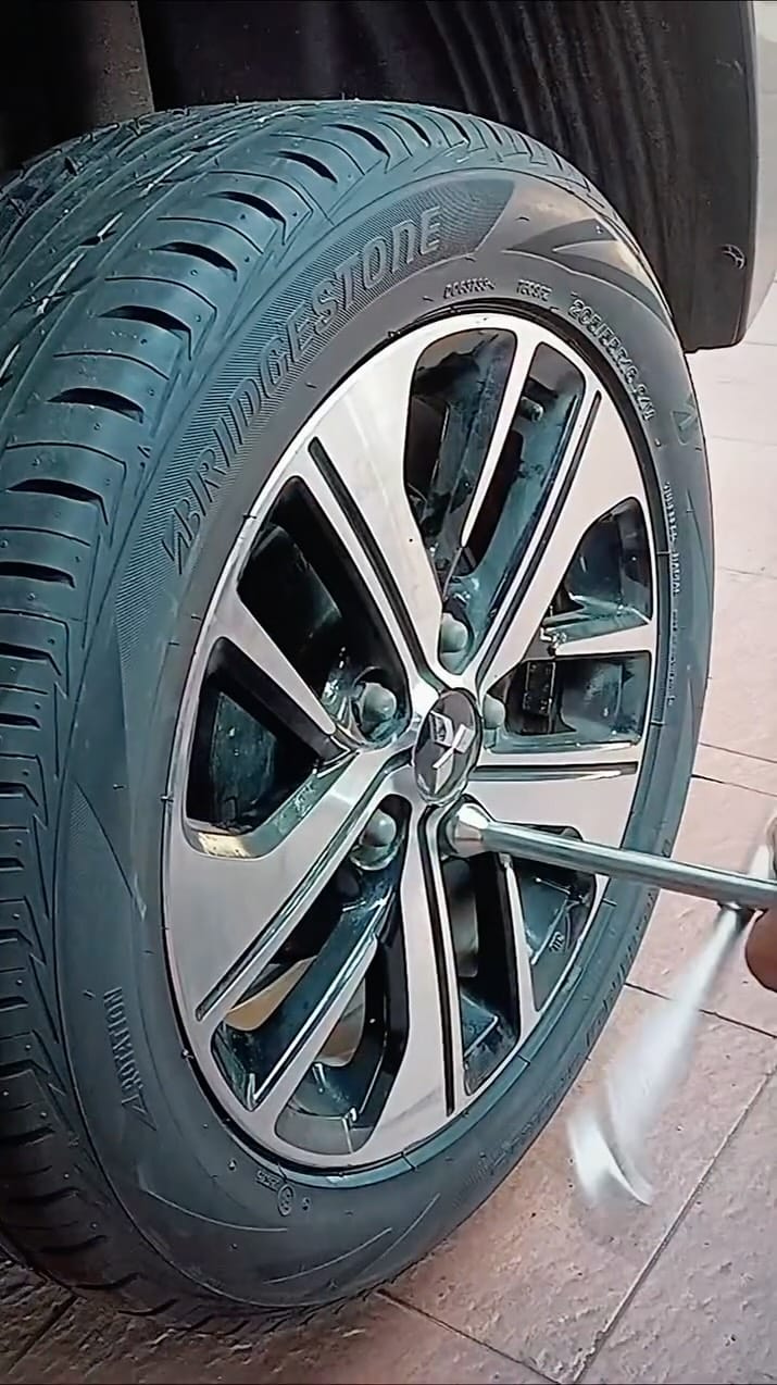 Post 3 by OTTOBAN KELAPA GADING TOMO BRIDGESTONE - TOKO BAN & VELG MOBIL on Instagram (video)