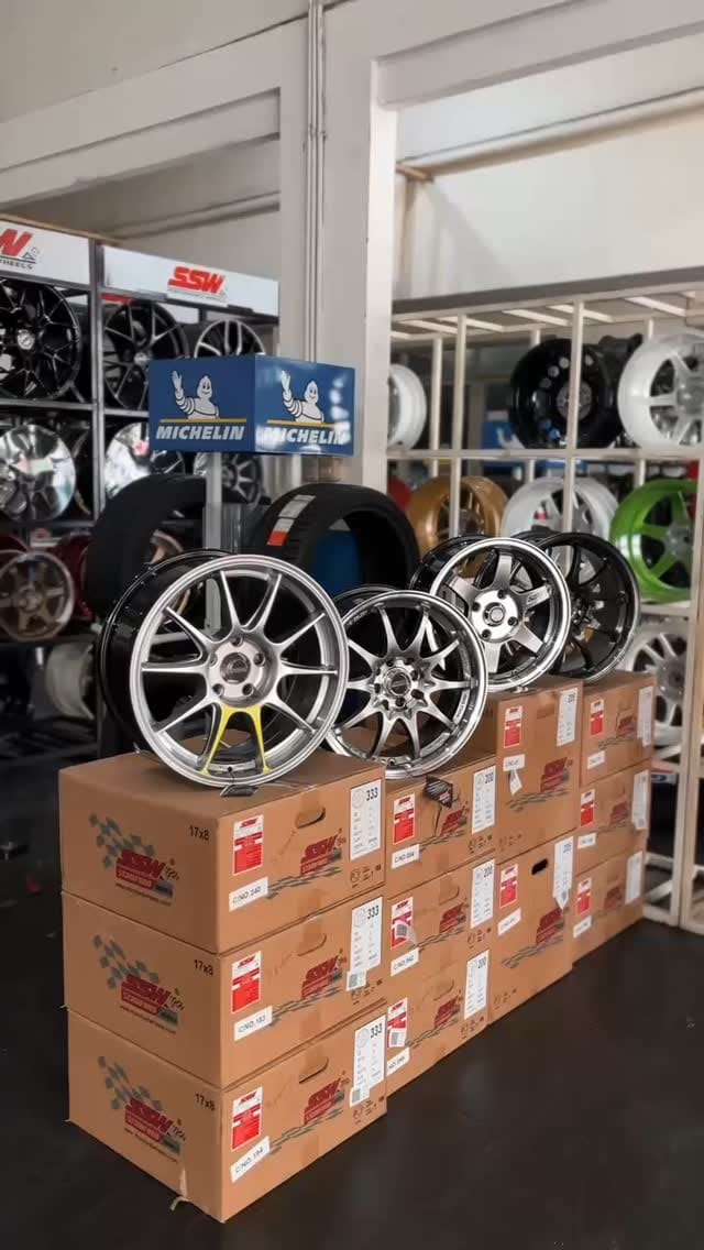 Post 9 by OTTOBAN KELAPA GADING TOMO BRIDGESTONE - TOKO BAN & VELG MOBIL on Instagram (video)