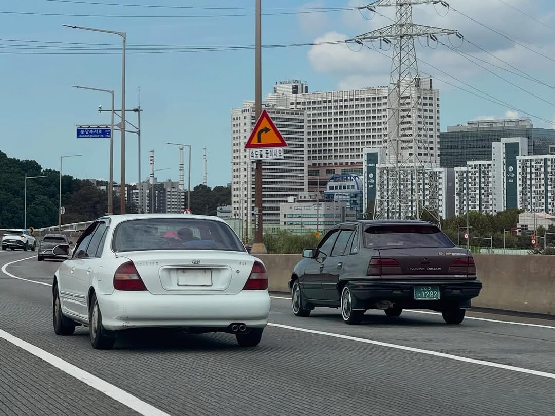 Post 9 by 싼마차 • Car spotting in Korea 🇰🇷 on Instagram (carousel)