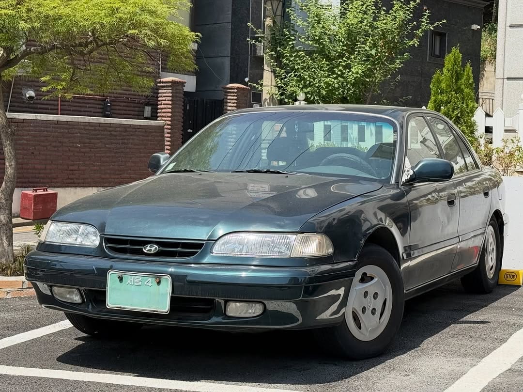 Post 2 by 싼마차 • Car spotting in Korea 🇰🇷 on Instagram (carousel)