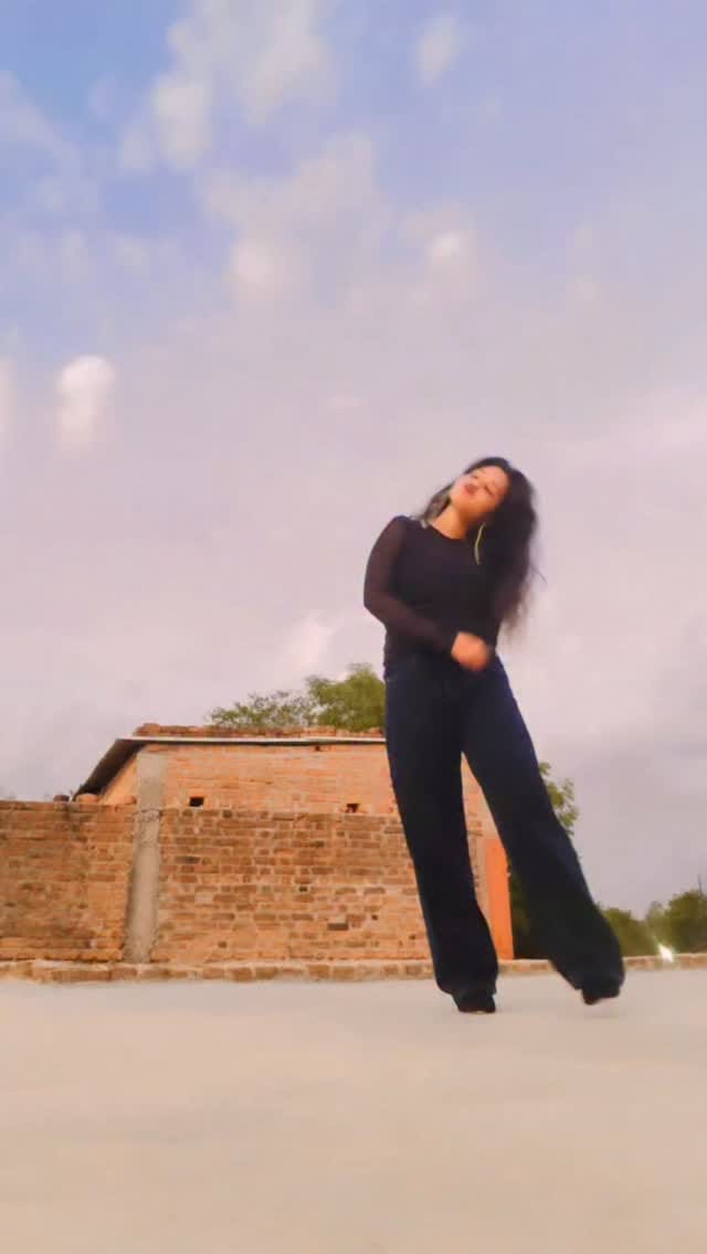 Post 2 by Santoshi Rajak on Instagram (video)
