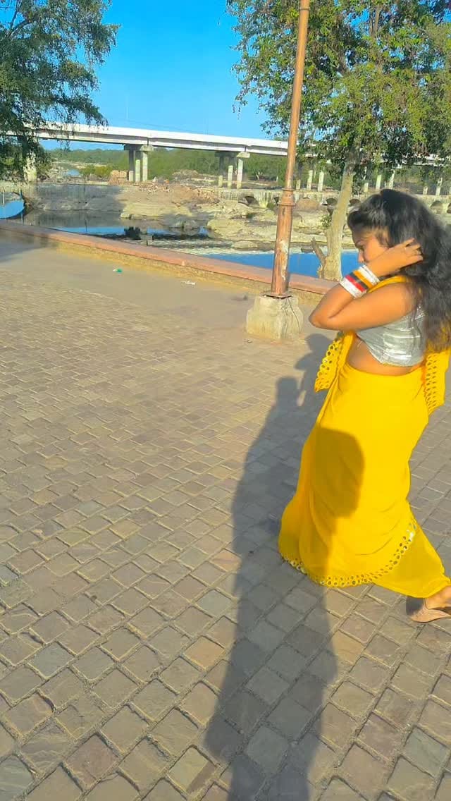 Post 5 by Santoshi Rajak on Instagram (video)