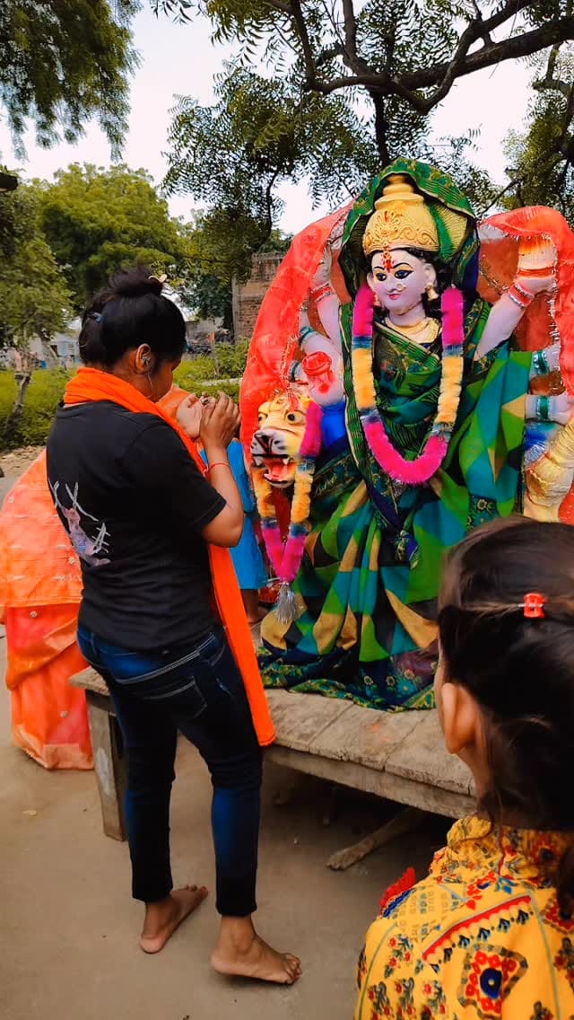 Post 10 by Santoshi Rajak on Instagram (video)