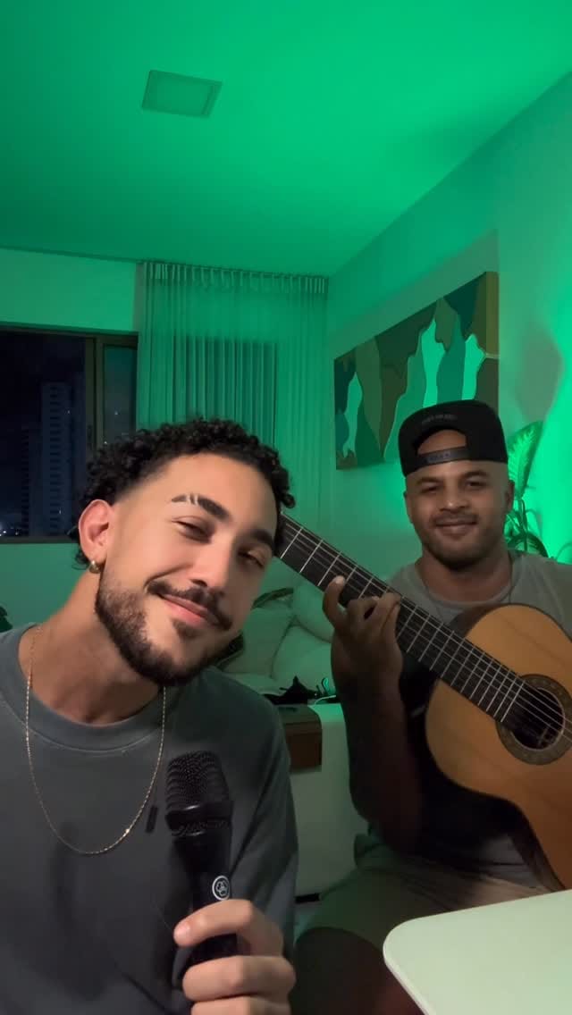 Post 2 by Ellyson on Instagram (video)