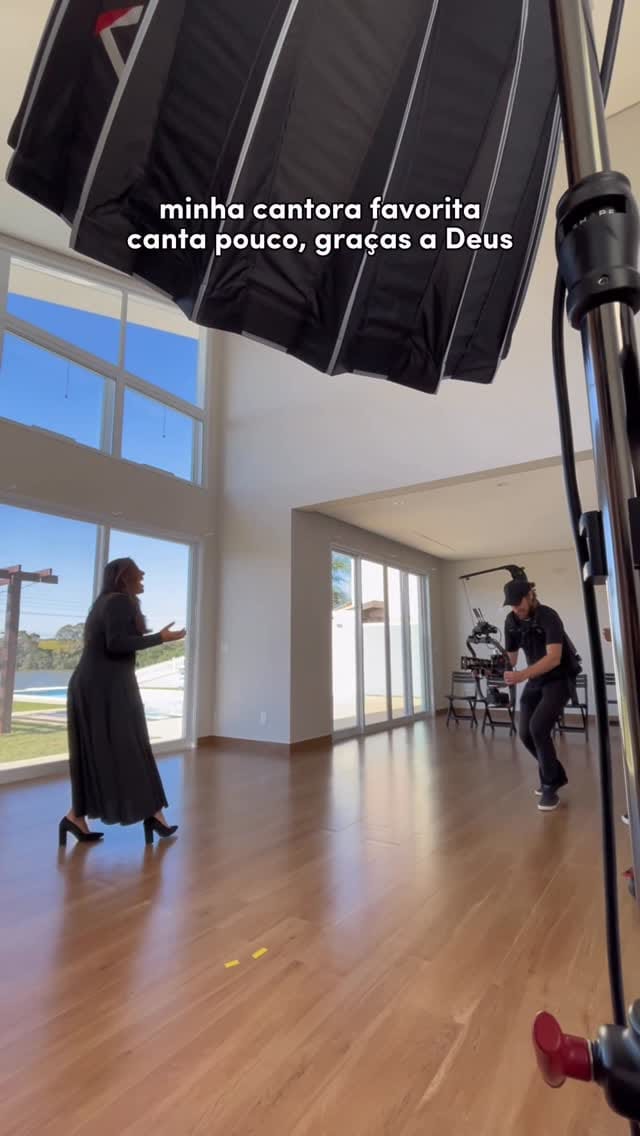 Post 10 by Laura Morena on Instagram (video)