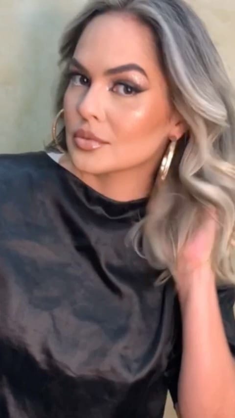 Post 7 by Lorena Amorim Makeup on Instagram (video)