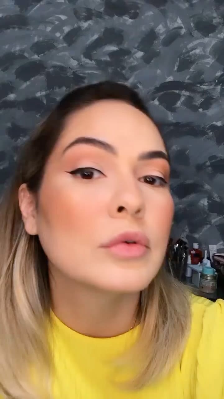 Post 3 by Lorena Amorim Makeup on Instagram (video)