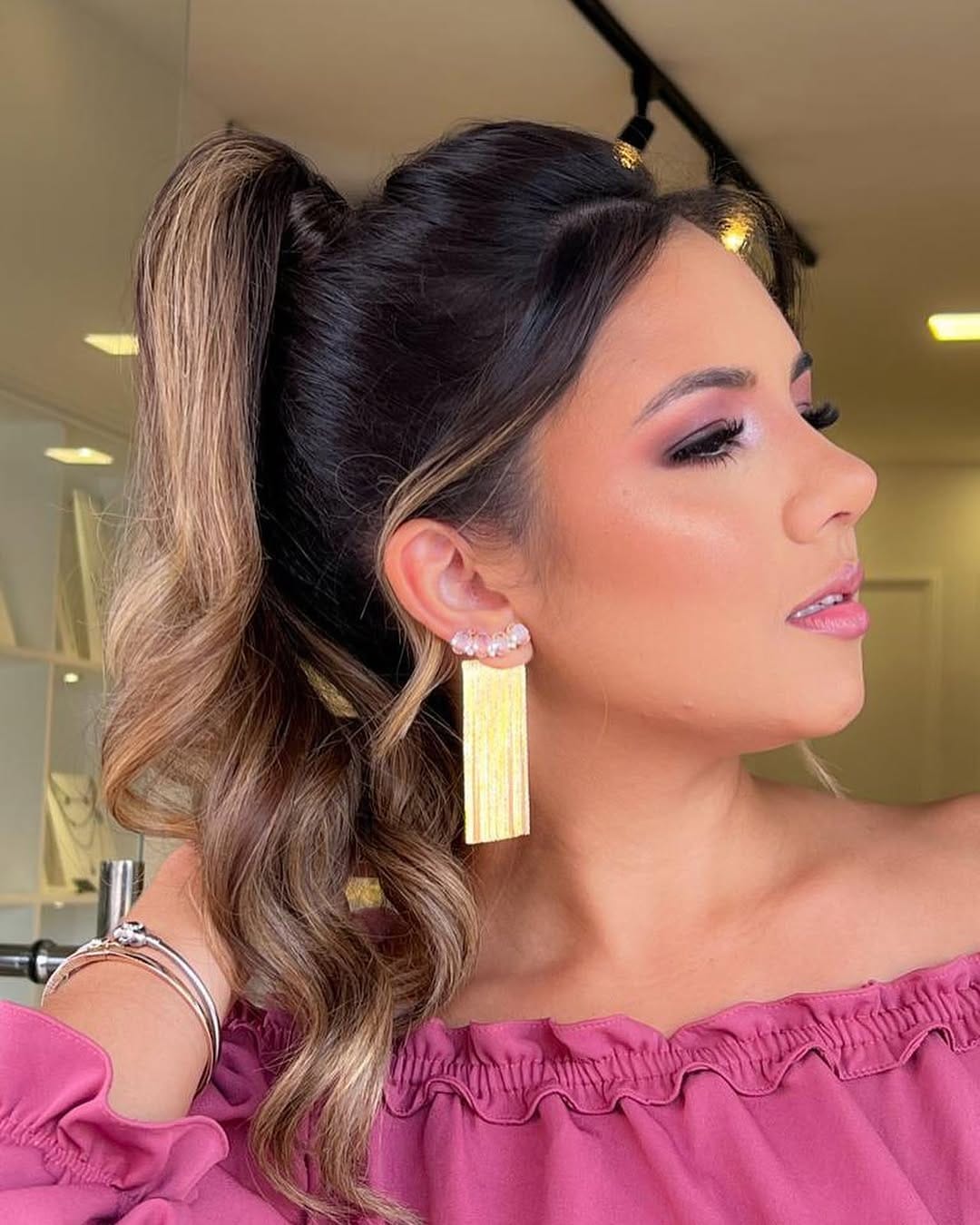 Post 5 by Lorena Amorim Makeup on Instagram (carousel)