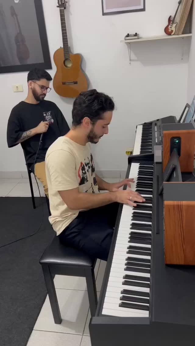 Post 6 by John Andrade on Instagram (video)