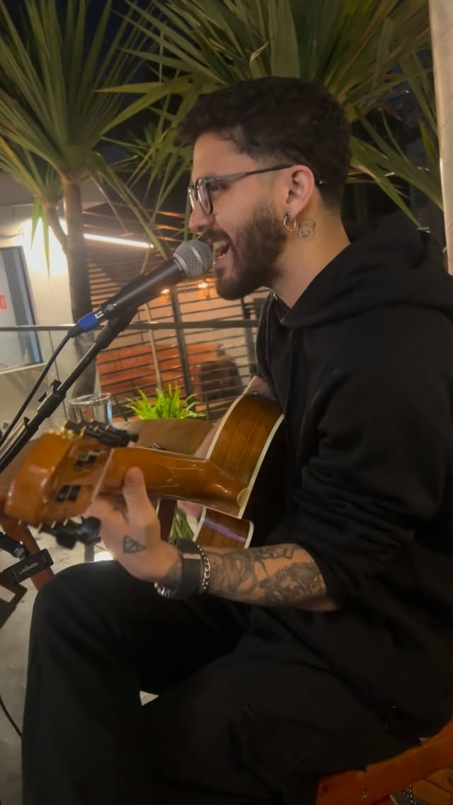 Post 8 by John Andrade on Instagram (video)