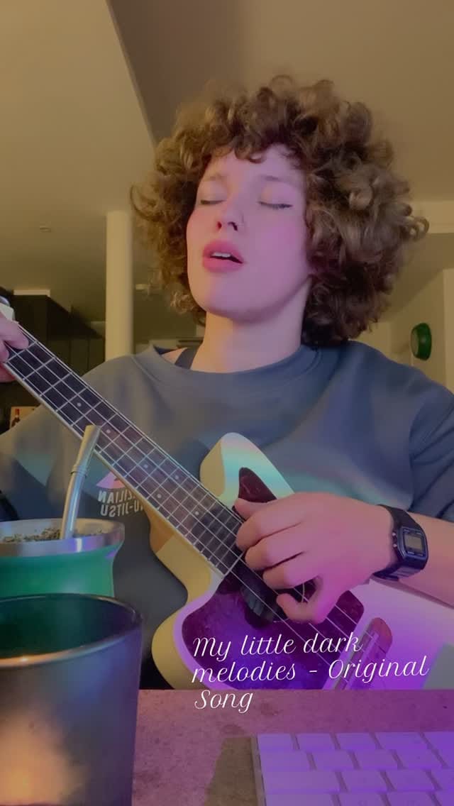 Post 4 by Júlia Tazie on Instagram (video)