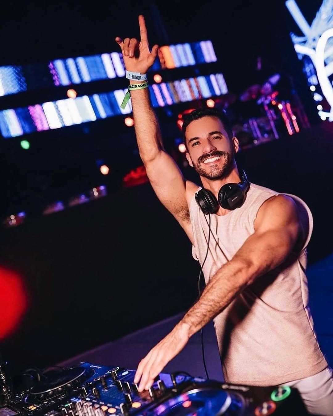 Post 2 by GUSTTAVO FERRAZ on Instagram (carousel)
