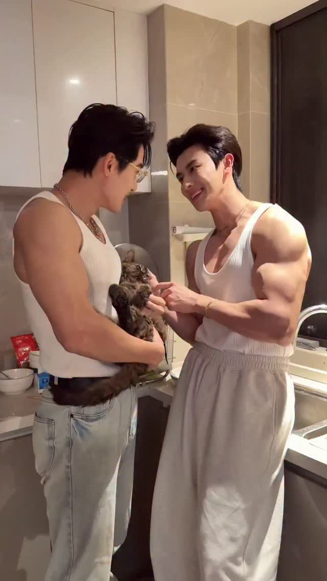 Post 9 by 钢铁肉肉 on Instagram (video)