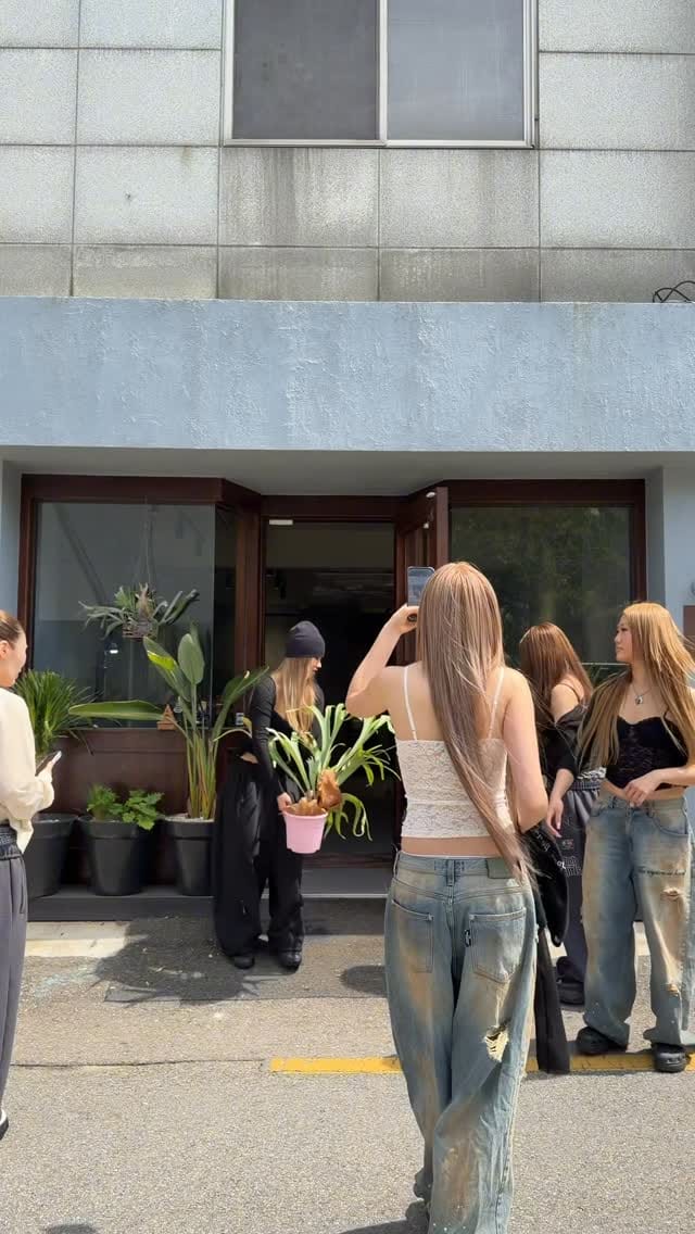 Post 4 by 홍대미용실 아르틱 하늘 on Instagram (video)
