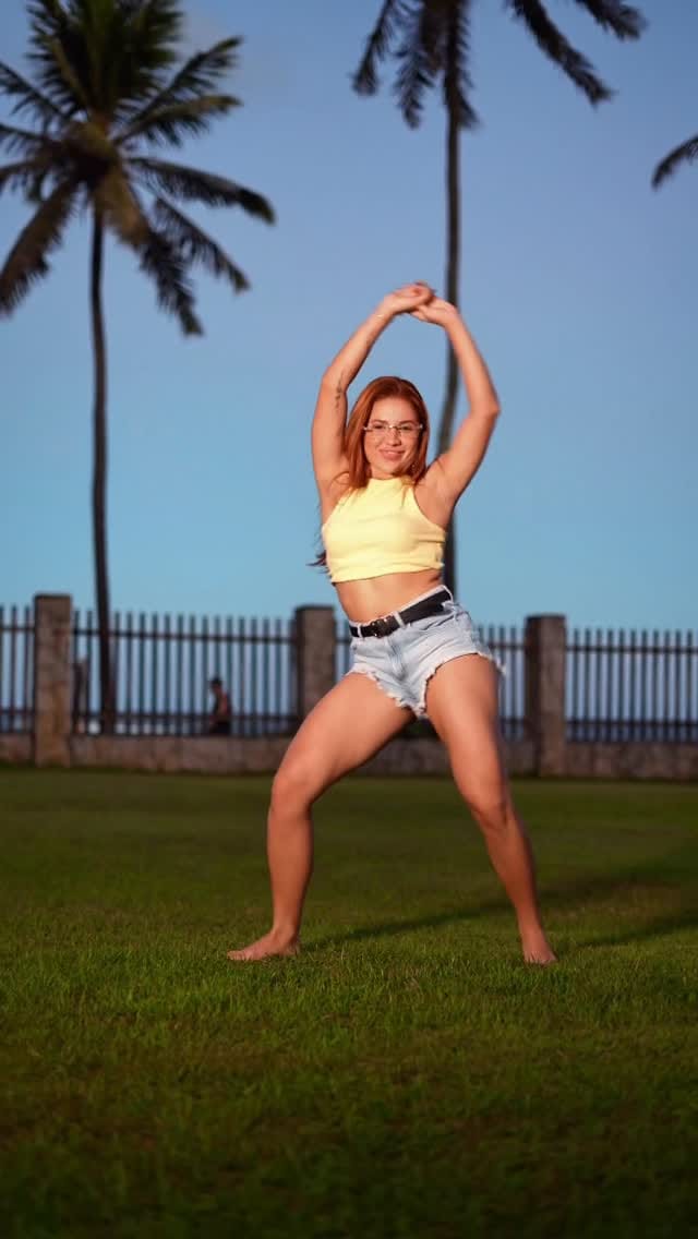 Post 2 by Lua Vilas on Instagram (video)