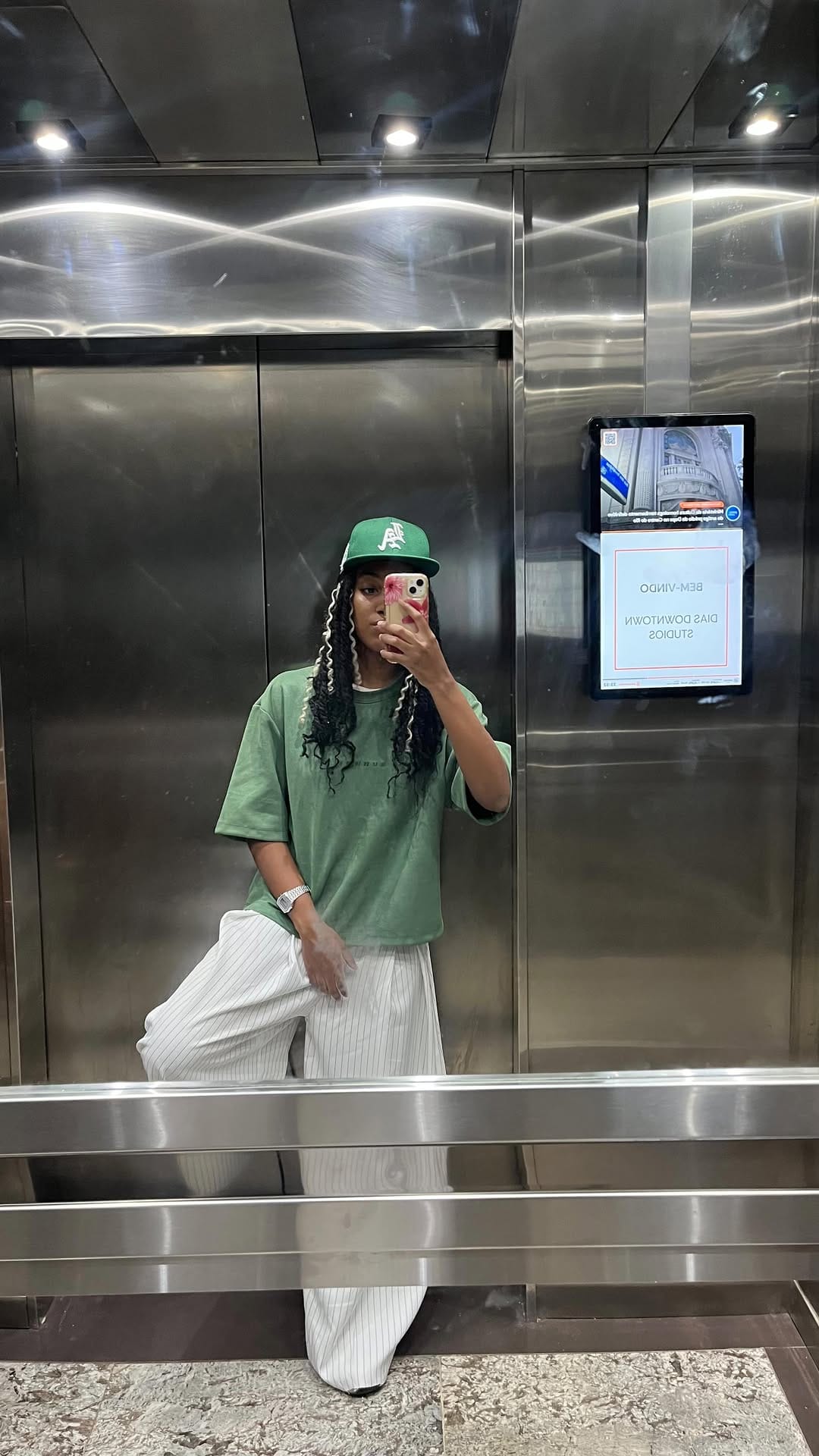 Post 5 by Ravenaa :) on Instagram (video)