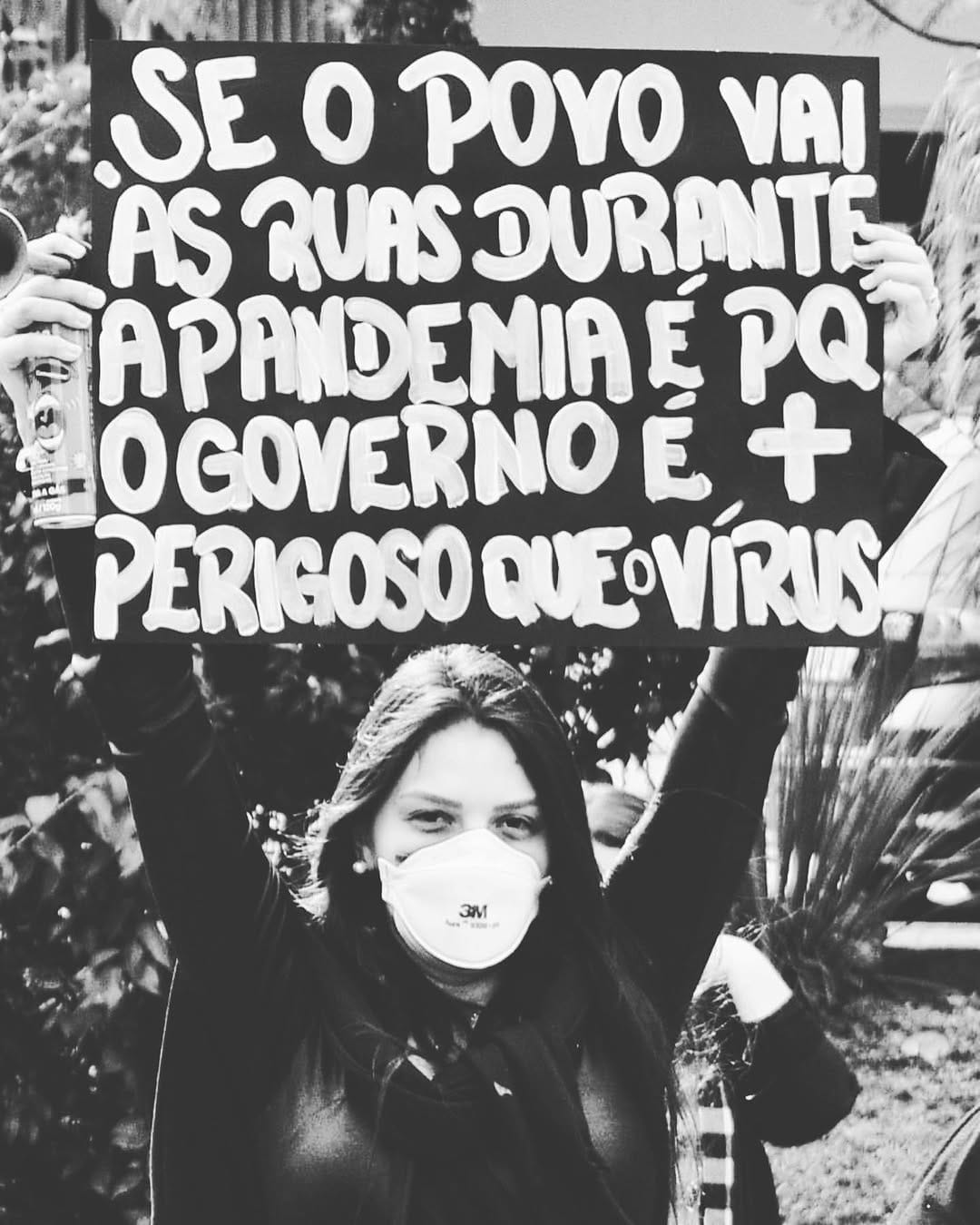 Post 2 by Rafaela Mendes 🎭 on Instagram (carousel)