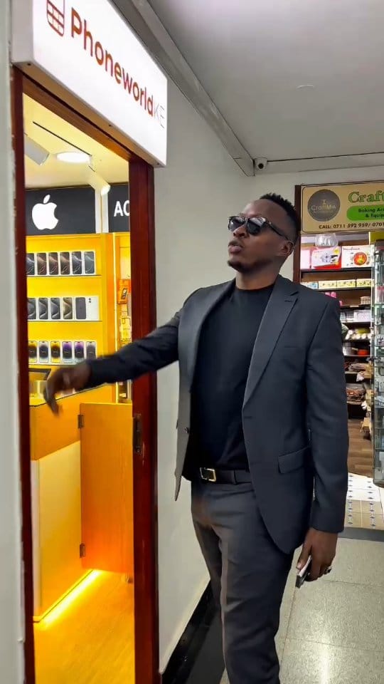 Post 8 by  PHONE-WORLD-KENYA  on Instagram (video)