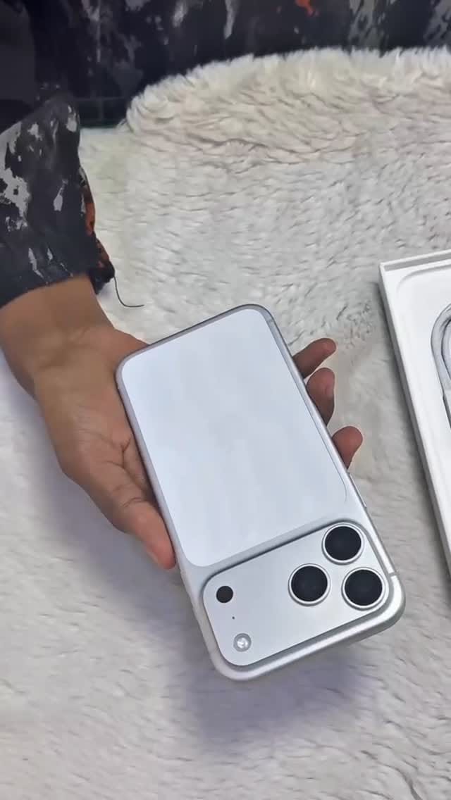 Post 2 by  PHONE-WORLD-KENYA  on Instagram (video)