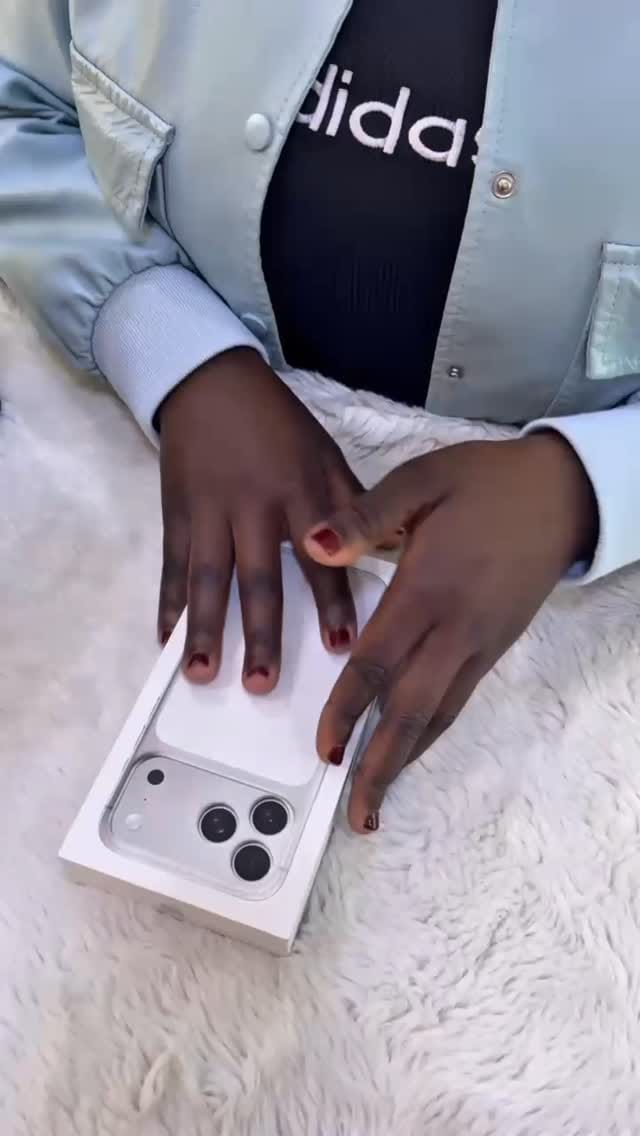 Post 3 by  PHONE-WORLD-KENYA  on Instagram (video)