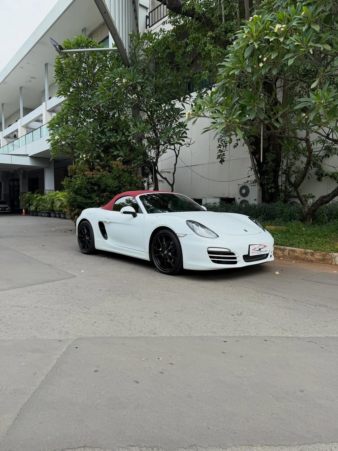 Post 4 by ROYAL AUTOGALLERY on Instagram (carousel)