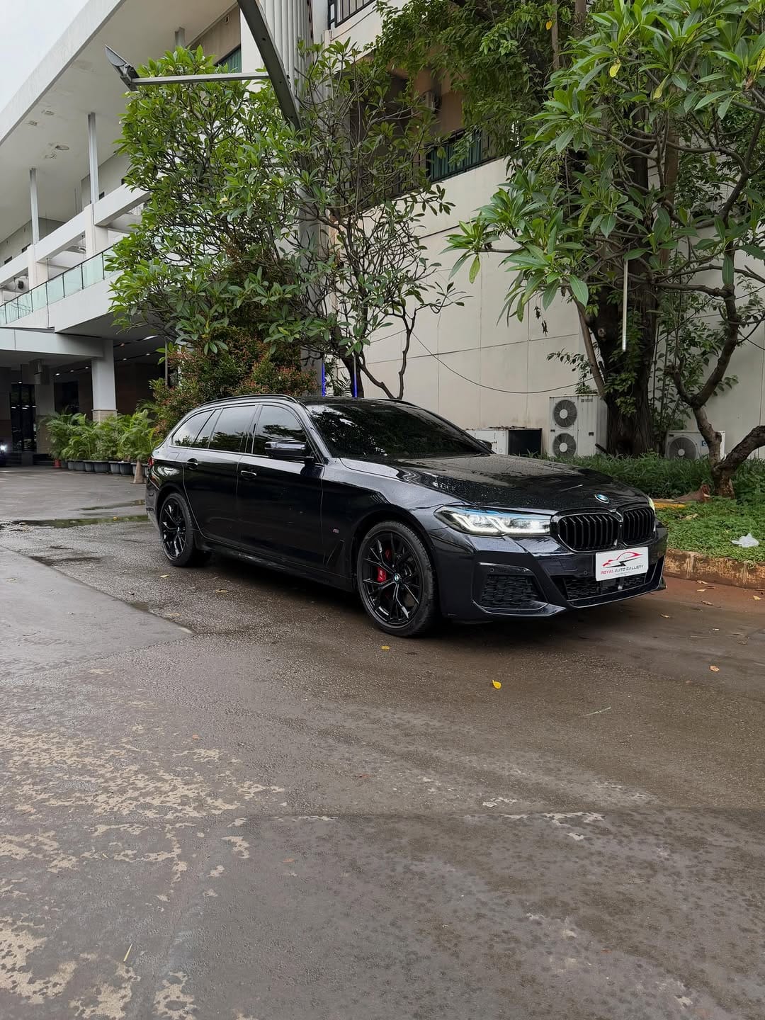 Post 6 by ROYAL AUTOGALLERY on Instagram (carousel)