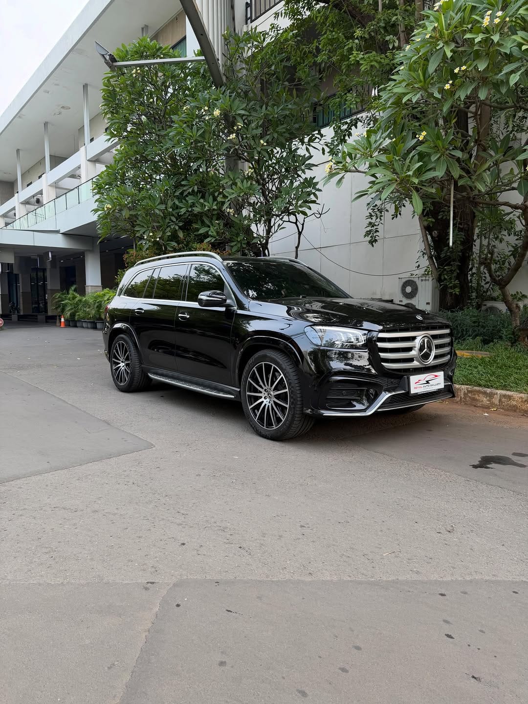 Post 3 by ROYAL AUTOGALLERY on Instagram (carousel)