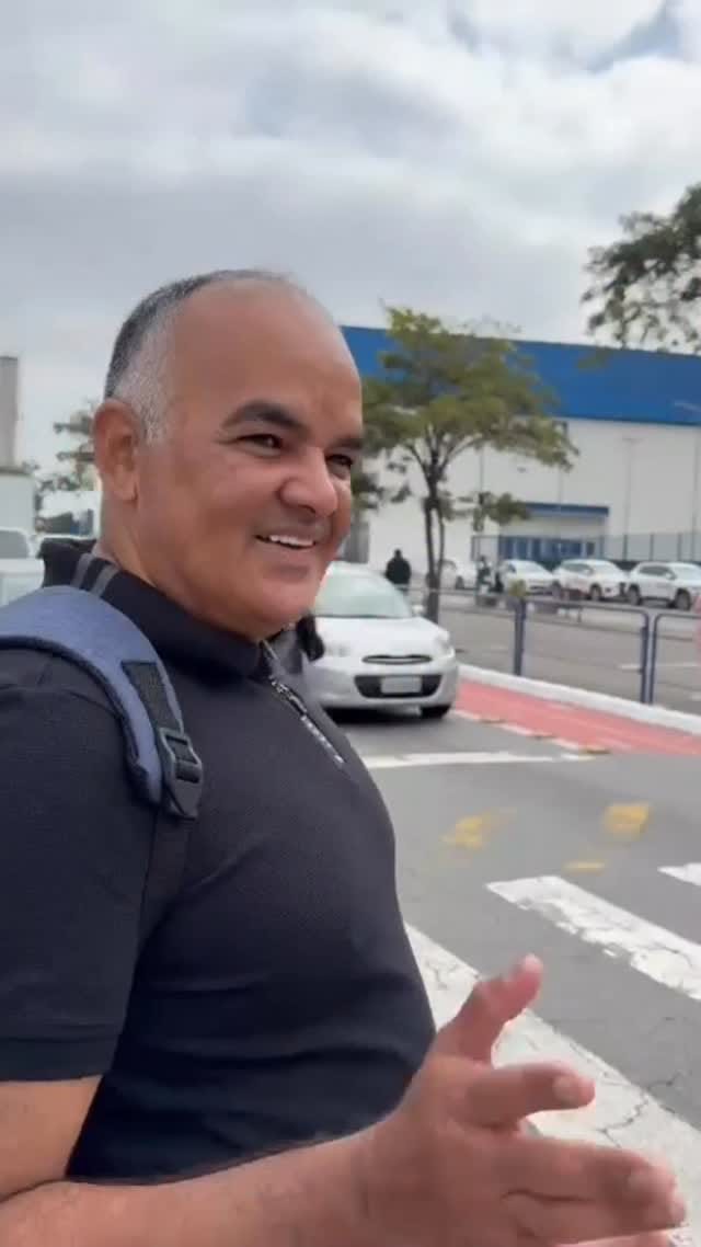 Post 5 by Valmir Paes Design Floral on Instagram (video)