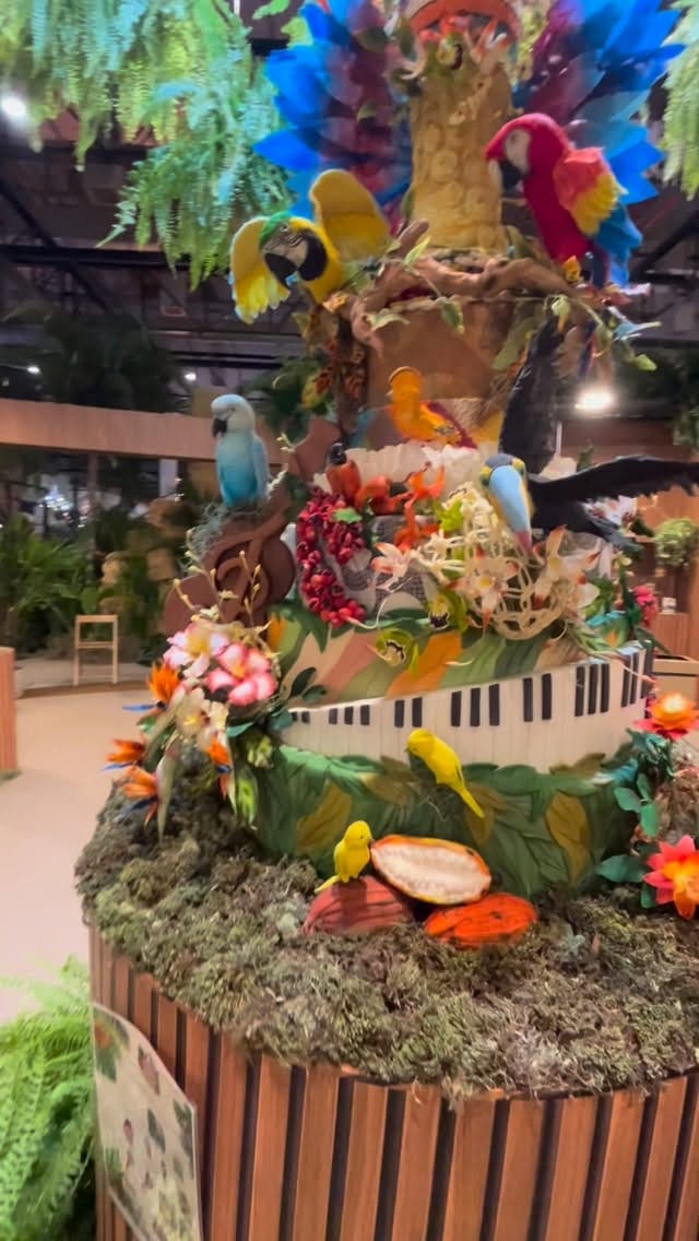 Post 6 by Valmir Paes Design Floral on Instagram (video)