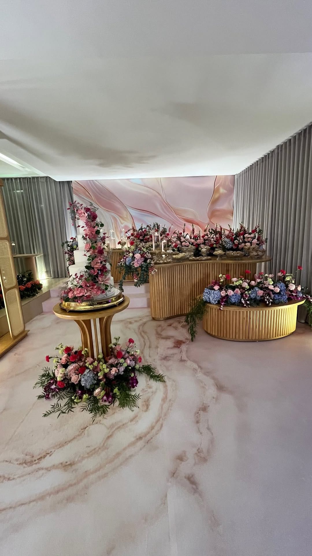 Post 9 by Valmir Paes Design Floral on Instagram (video)