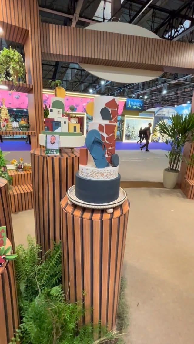 Post 4 by Valmir Paes Design Floral on Instagram (video)