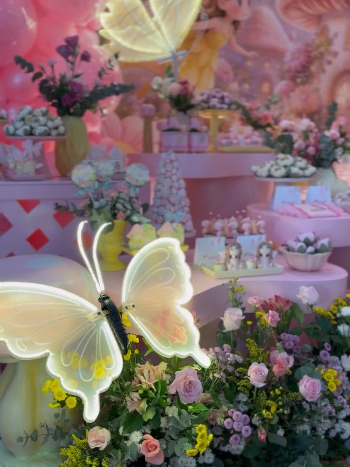 Post 1 by Valmir Paes Design Floral on Instagram (carousel)