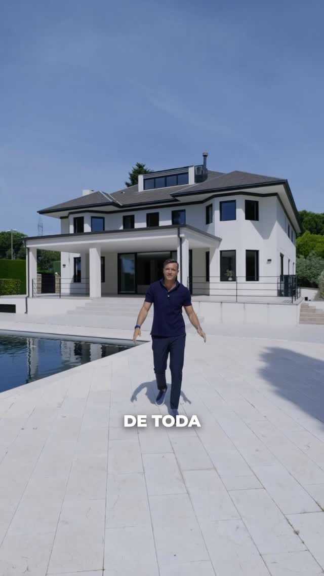 Post 2 by Luis Casanovas on Instagram (video)