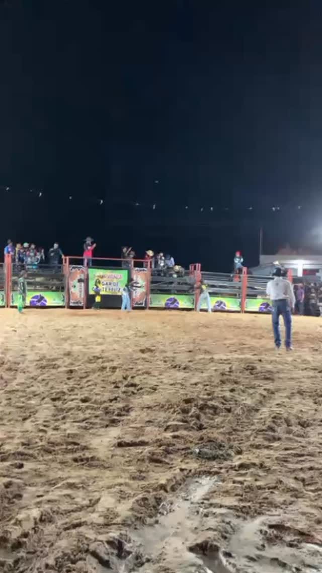 Post 5 by CIA DE RODEIO WR  BULLS on Instagram (video)