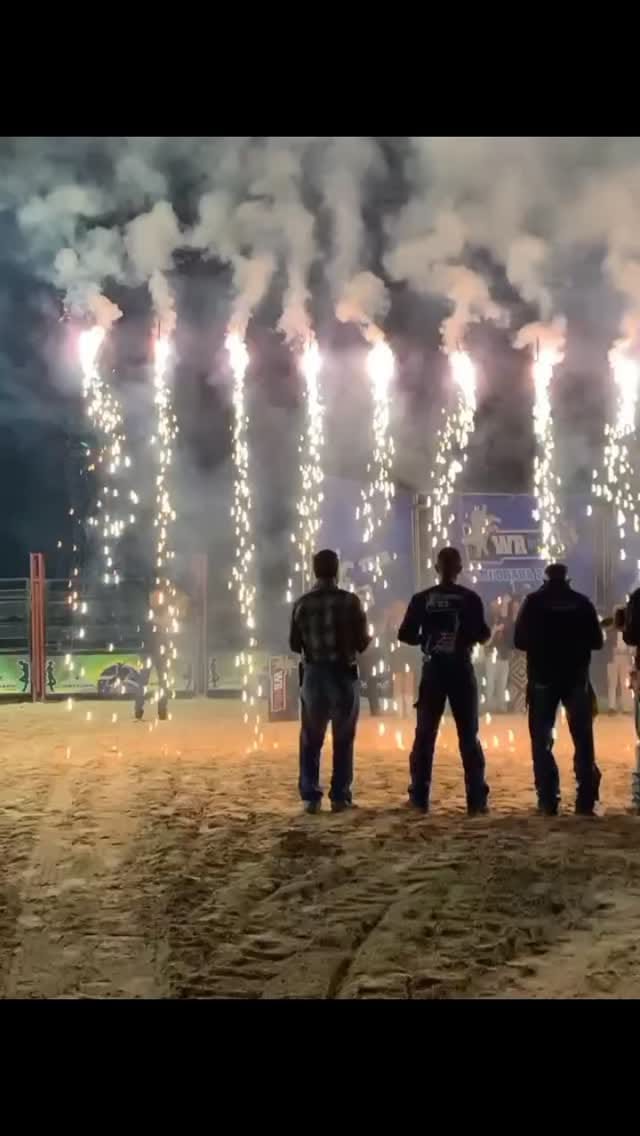 Post 7 by CIA DE RODEIO WR  BULLS on Instagram (video)