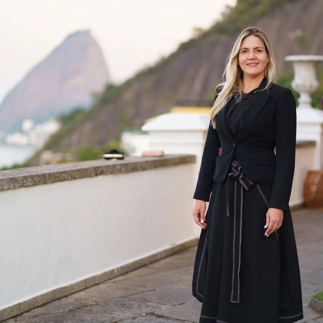 Post 8 by Paula Figueiredo on Instagram (image)