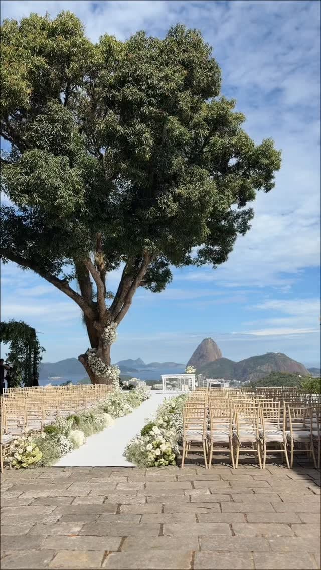 Post 5 by Paula Figueiredo on Instagram (video)