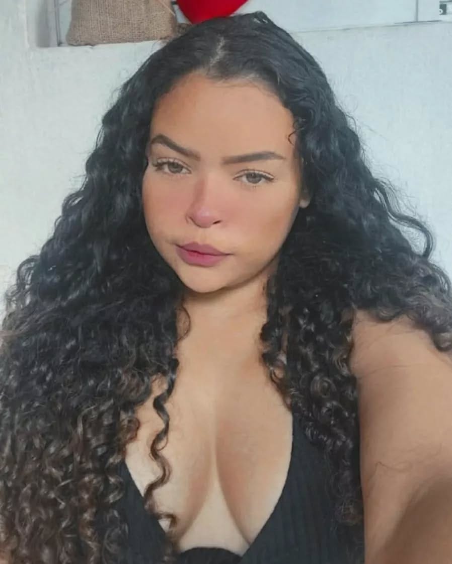 Post 5 by D A Y A N E on Instagram (image)