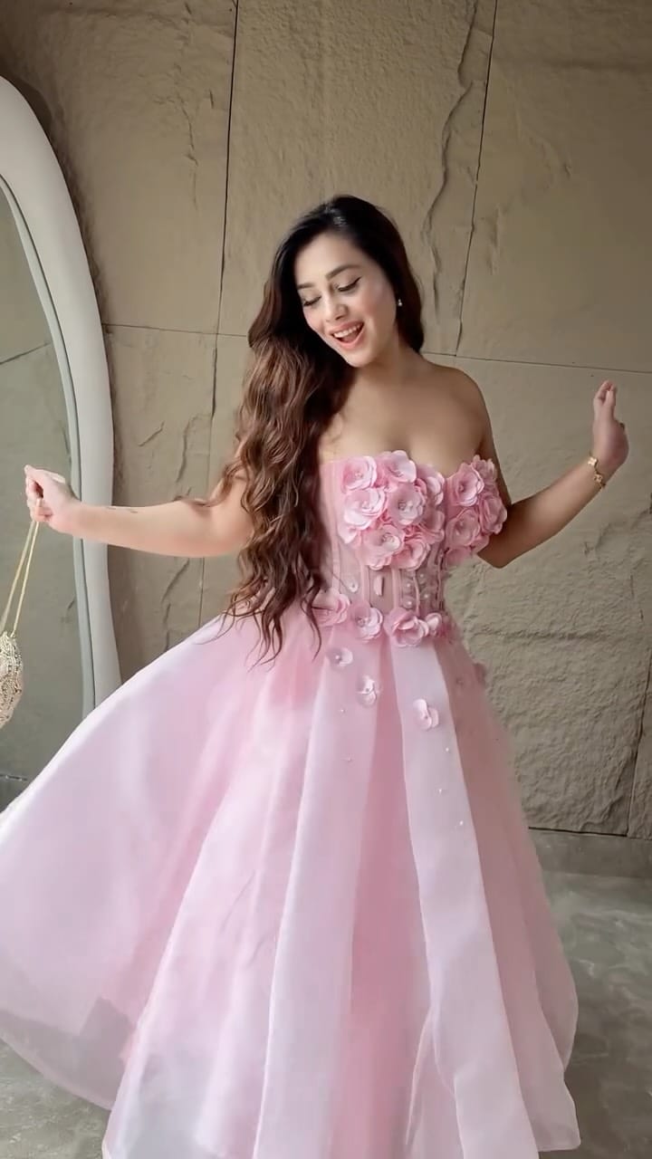 Post 8 by INARA BY SHEENA || Elegant Clutches & Bags on Instagram (video)