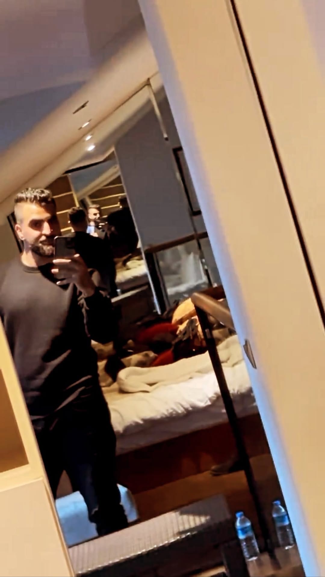 Post 6 by اسحق احمرو on Instagram (video)