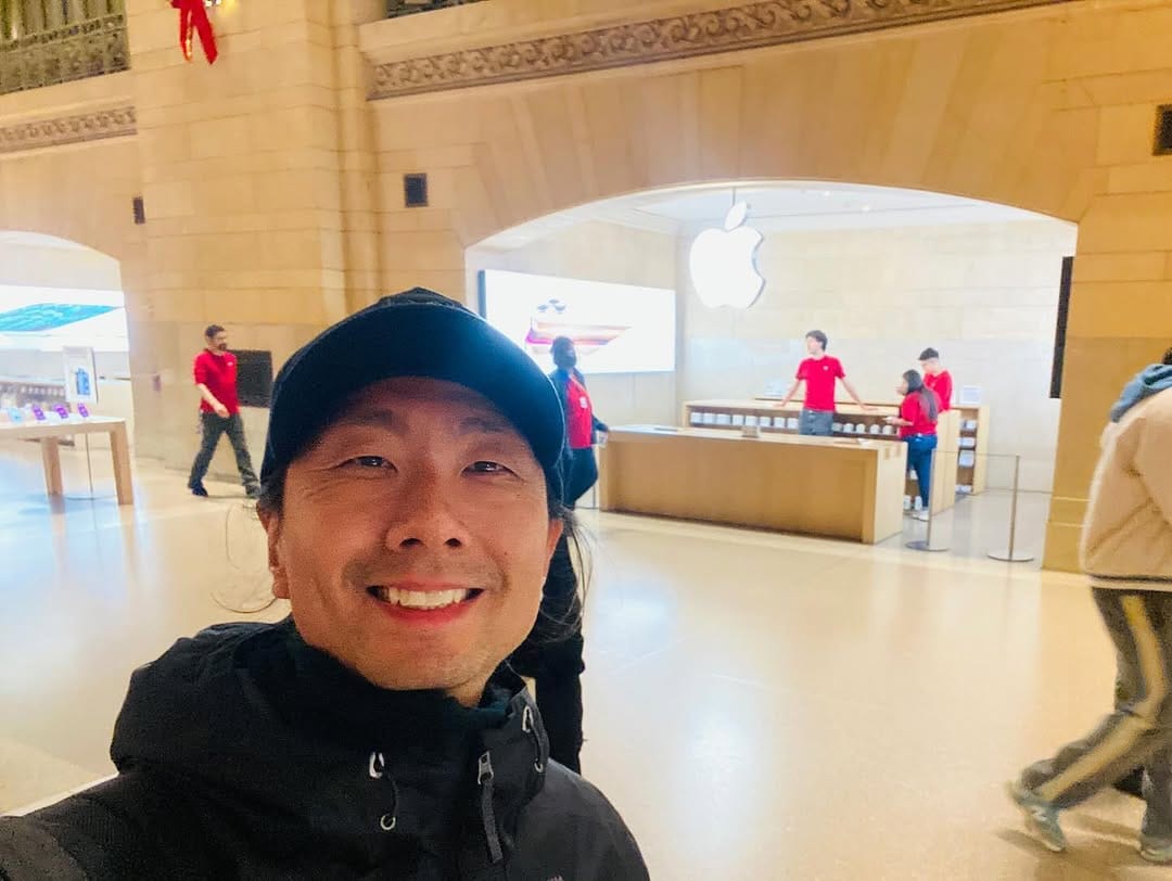 Post 4 by Coleção Apple on Instagram (carousel)