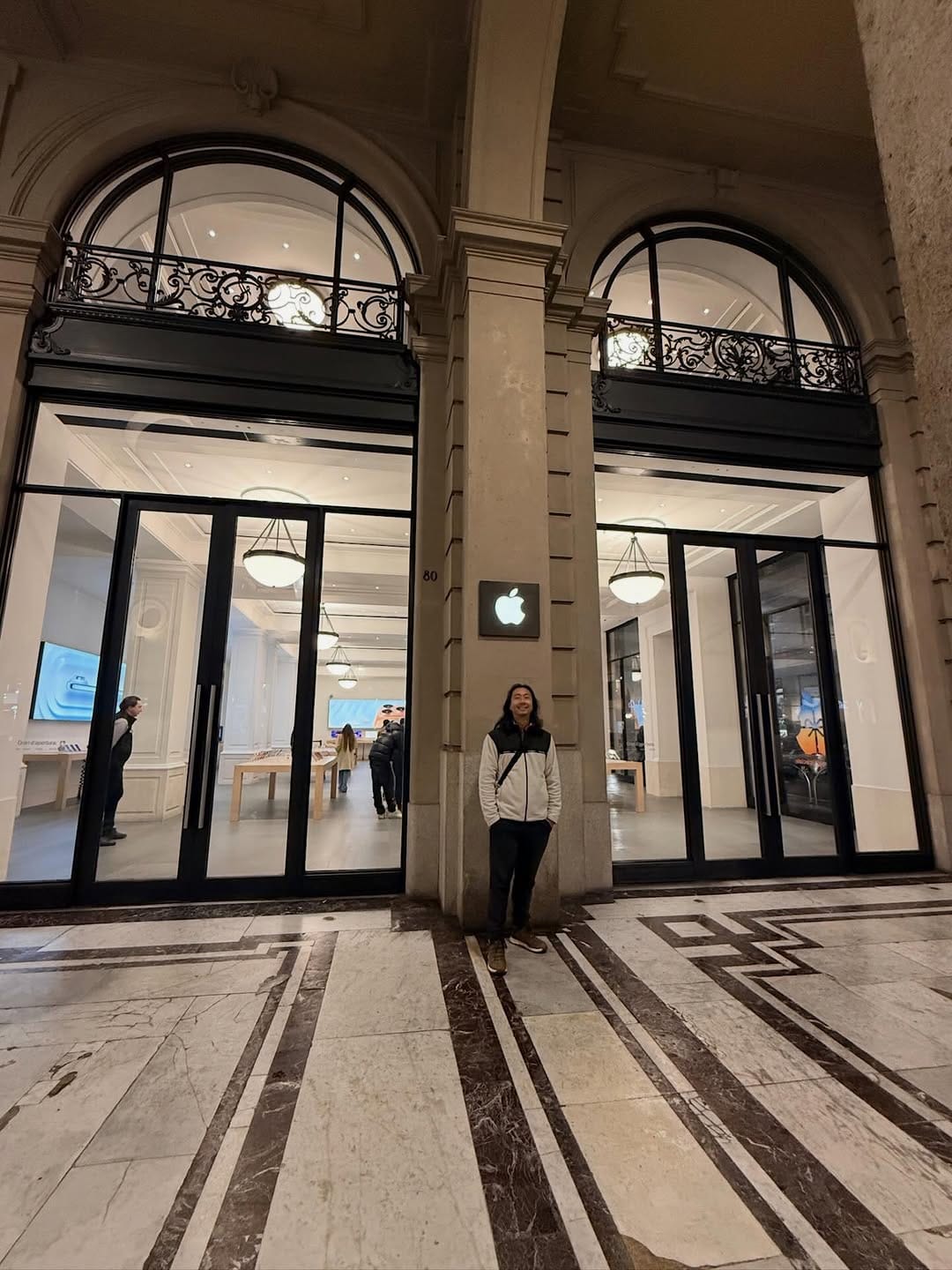 Post 1 by Coleção Apple on Instagram (carousel)