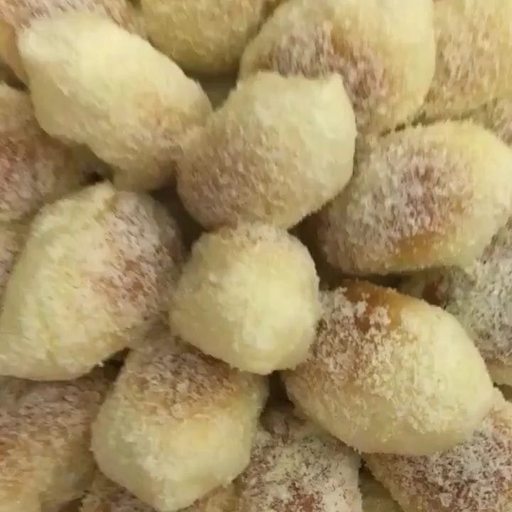Post 9 by Crème de la Crème on Instagram (video)