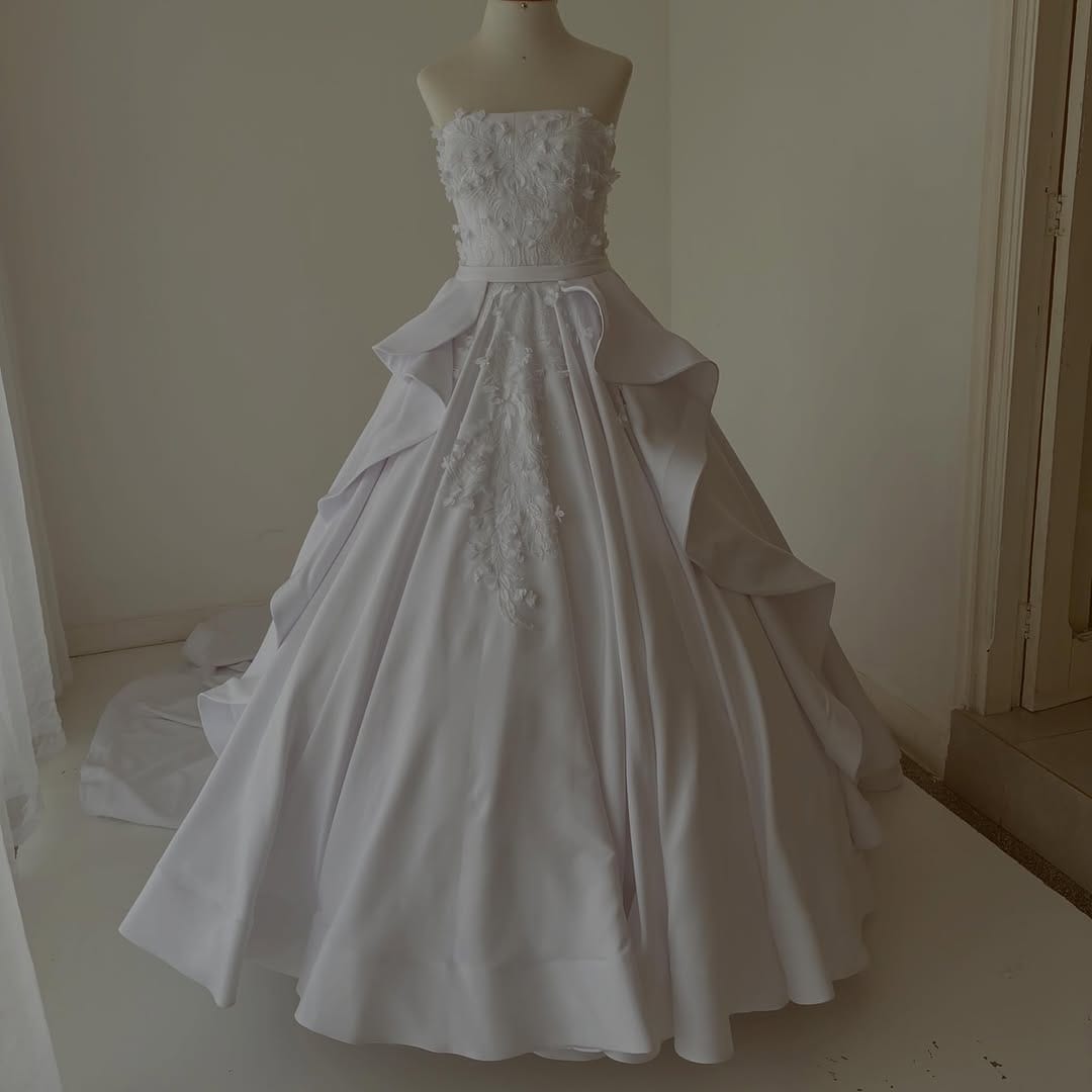 Post 7 by Vestidos Sob Medida, especializado na França on Instagram (image)