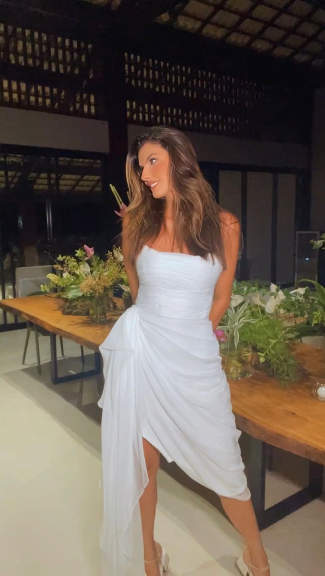 Post 9 by Vestidos Sob Medida, especializado na França on Instagram (video)