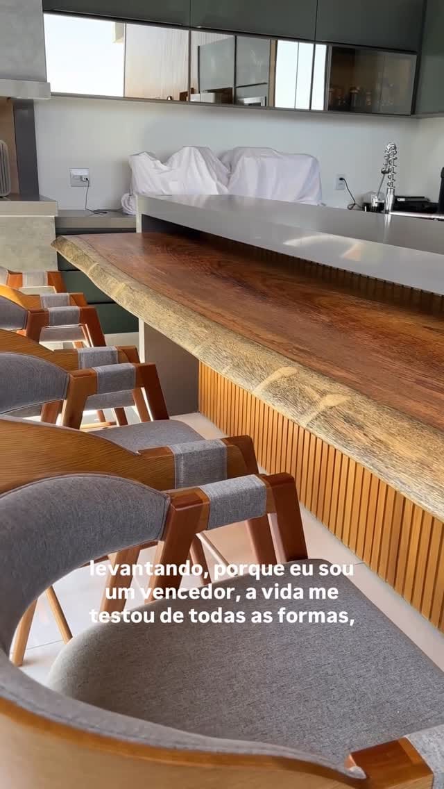 Post 3 by MADEARTE MÓVEIS EM MADEIRA on Instagram (video)