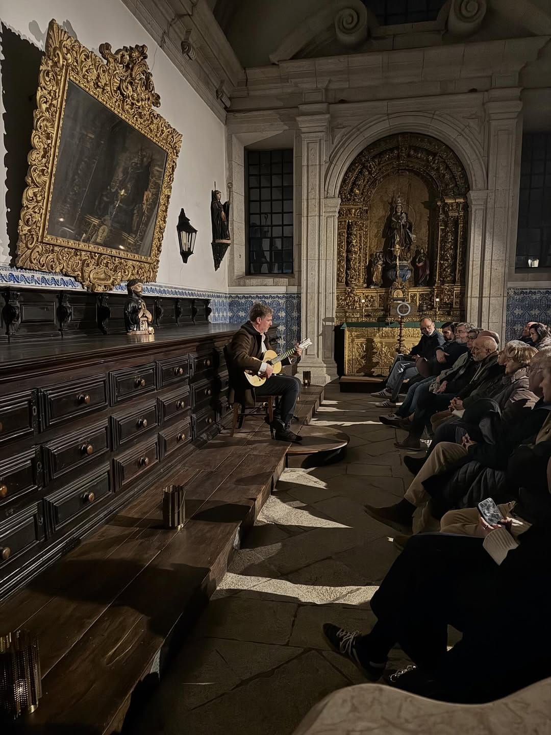Post 7 by Casa da Guitarra on Instagram (carousel)