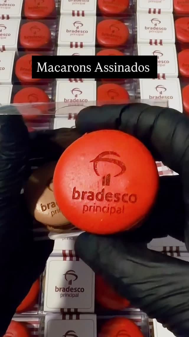 Post 3 by Elaine Fasoli / Ela Macarons® on Instagram (video)