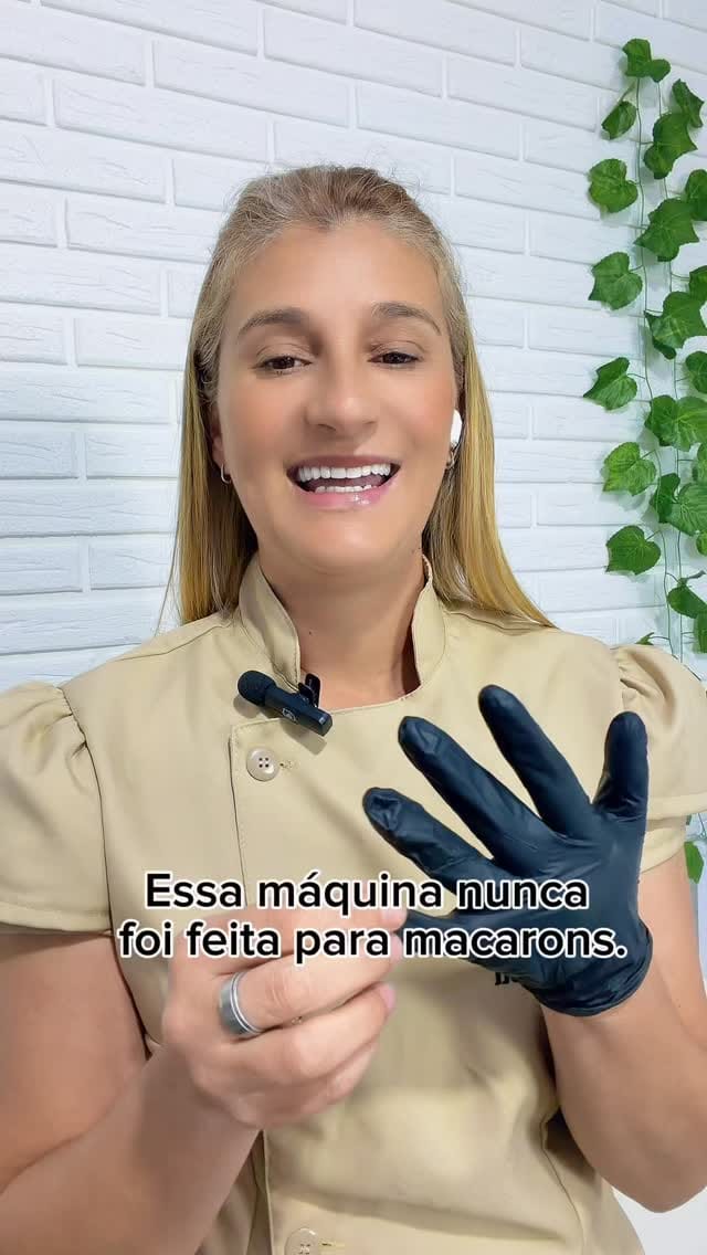 Post 8 by Elaine Fasoli / Ela Macarons® on Instagram (video)